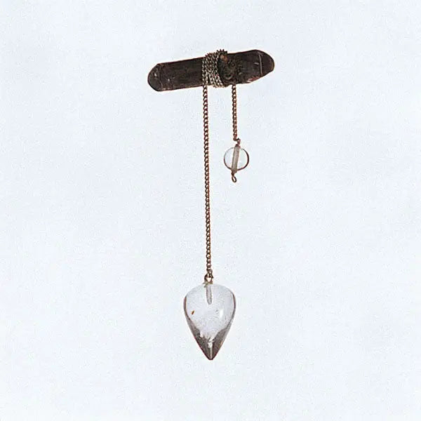 Bergkristall-Pendel mit Panzerkette – Klarheit, die auf den Punkt schwingt Berk