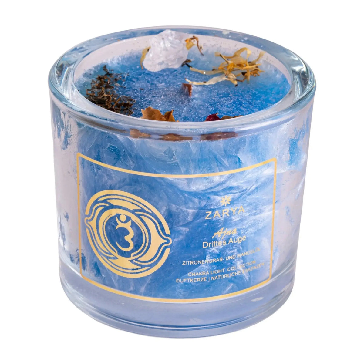 Chakra-Kerze Stirnchakra Ajna mit Bergkristall, Duft Zitronengras und Mandel, Kerze im Glas, freigestellt auf Weiß