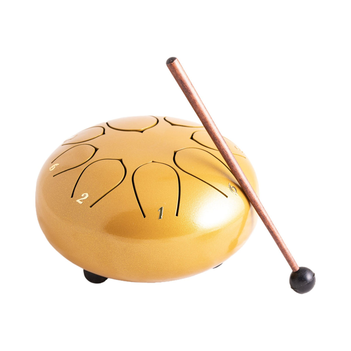 Mittlere goldene Steeldrum mit Klangstab, freigestellt auf weißem Grund