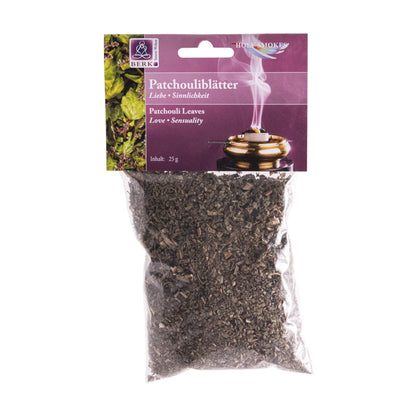 Patchouliblätter, sortenreines Räucherwerk von Berk, 25 g: Tüte mit beerenfarbenem Kartonkopf, freigestellt auf Weiß