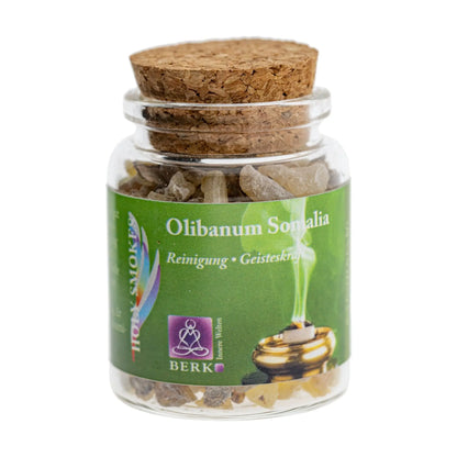 Olibanum Somalia, reiner Weihrauch von Berk, 60 ml im Korkglas: Korkglas mit hellgrünem Etikett, freigestellt auf Weiß