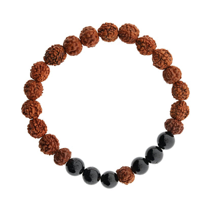 Rudraksha Armband mit schwarzem Turmalin, freigestellt auf weißem Grund