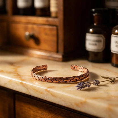 Geflochtener Kupferarmreif feine Flechtung mit Lavendel im Apothekerstil