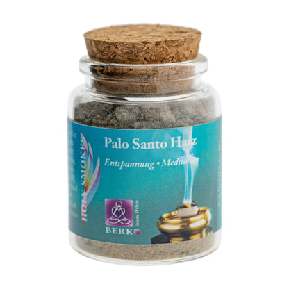 Palo Santo Harz von Berk, 60 ml im Korkglas: Korkglas mit türkisfarbenem Etikett, freigestellt auf Weiß