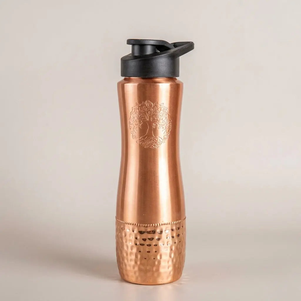 Kupfertrinkflasche Baum des Lebens 850 ml, handgehämmertes Kupfer mit schwarzem Sportverschluss