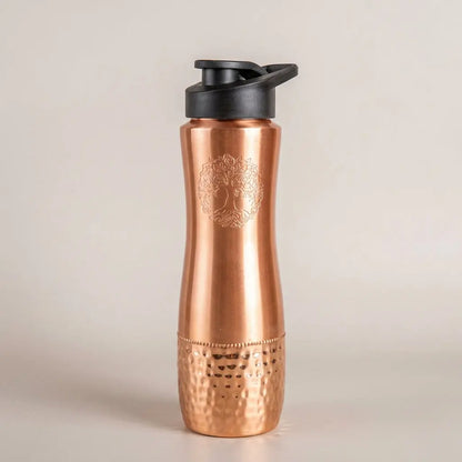 Kupfertrinkflasche Baum des Lebens 850 ml, handgehämmertes Kupfer mit schwarzem Sportverschluss