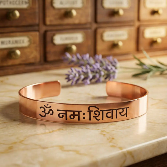 Kupferarmreif mit Om-Namah-Shivaya-Mantra-Gravur – Spirit of Gaia