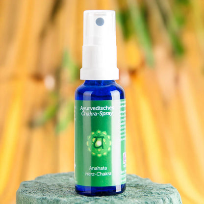 Ayurvedisches Chakra-Spray Anahata (Herz-Chakra), 30-ml-Sprühflasche aus blauem Glas, Herstellerfoto