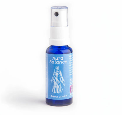 Energiespray Auraschutz (Aura Balance), 30-ml-Sprühflasche aus blauem Glas, freigestellt auf Weiß