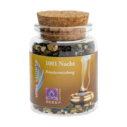 1001 Nacht, Harzmischung von Berk, 60 ml im Korkglas: Korkglas mit ockerfarbenem Etikett, freigestellt auf Weiß