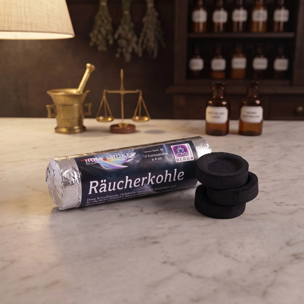 Kohletabletten Ø 4 cm von Berk: Rolle Räucherkohle der Reihe Holy Smokes mit drei Tabletten auf der Marmortheke einer Apotheke am Abend