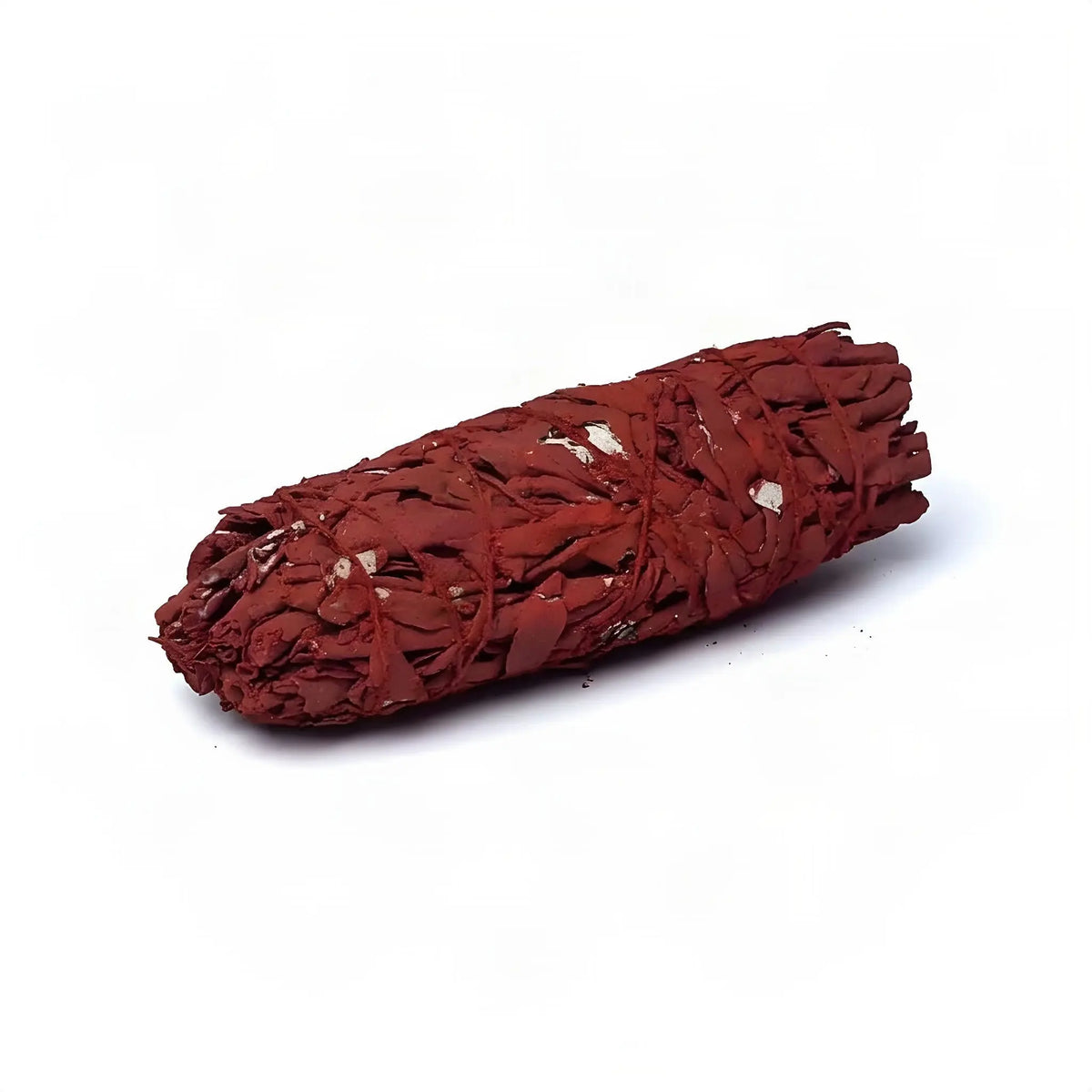 Salbeibündel mit Drachenblut freigestellt auf weißem Hintergrund mit weichem Schatten