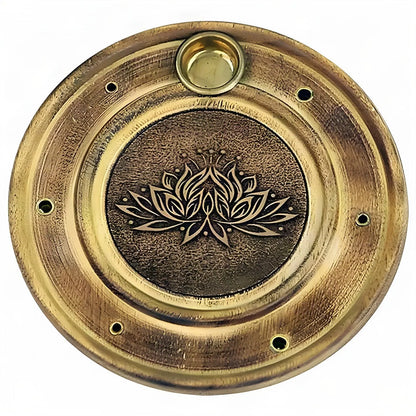 Räucherstäbchen- und Weihrauchkegelhalter Lotus, freigestellt auf Weiß