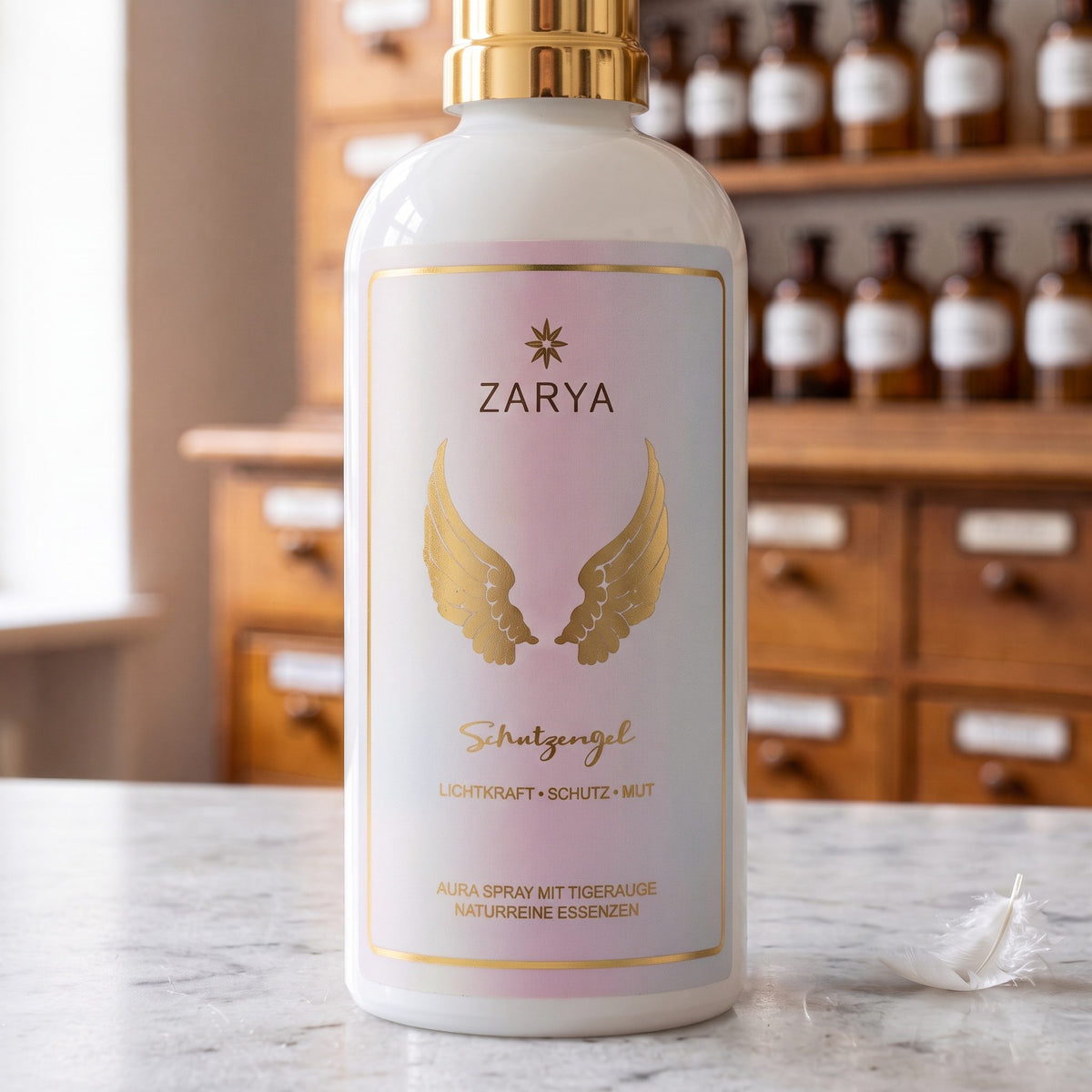 Nahaufnahme des Etiketts: Zarya, goldene Flügel, Schutzengel, Aura Spray mit Tigerauge