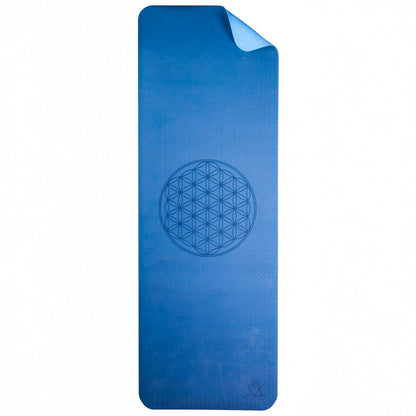 EcoBalance Yogamatte aus TPE, 182 × 61 cm, 6 mm, Blume des Lebens, dunkel-/hellblau: Draufsicht auf die ausgerollte Matte mit Blume des Lebens, freigestellt auf Weiß