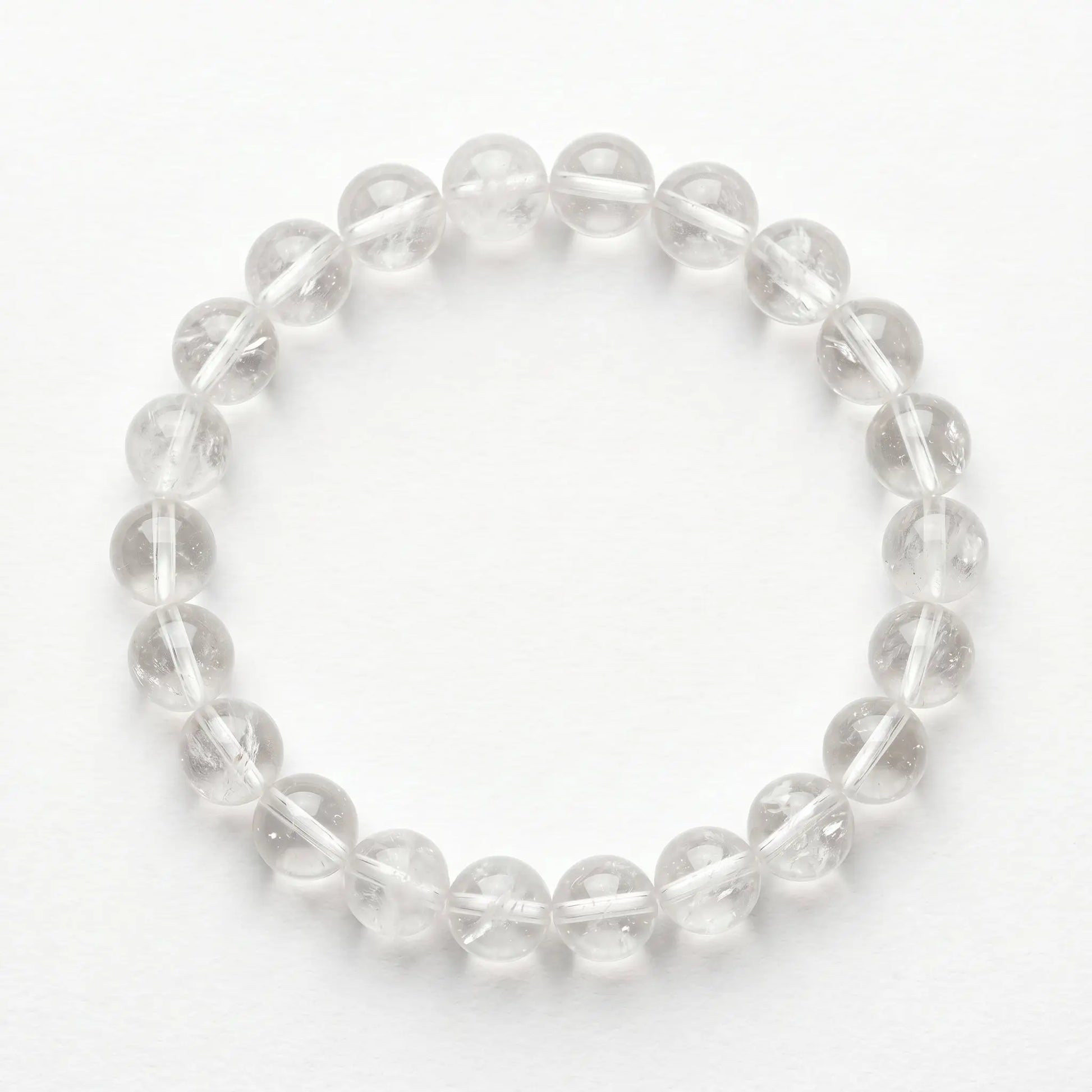 Bergkristall Armband freigestellt auf Weiß – 8 mm Edelstein-Kugelarmband von Spirit of Gaia