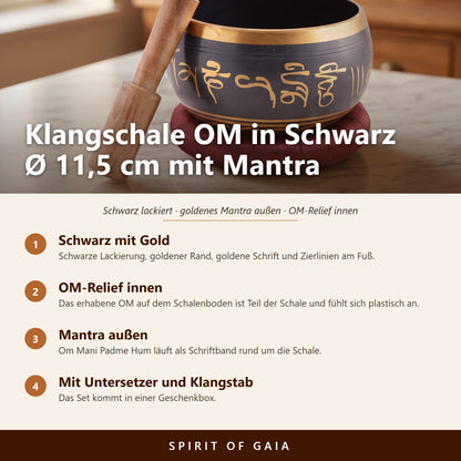 Übersicht zur Klangschale OM in Schwarz: Ø 11,5 cm, goldenes Mantra außen, OM-Relief innen, mit Untersetzer und Klangstab