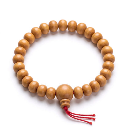Power-Bracelet Sandelholz mit Guruperle und rotem Faden auf weißem Grund