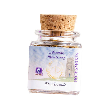 Der Druide, Avalon-Räuchermischung von Berk, 50 ml im Korkglas: Korkglas mit Avalon-Etikett, freigestellt auf Weiß